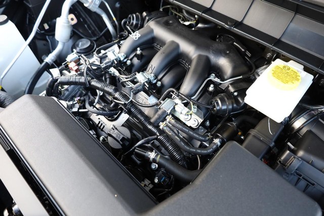 Nissan Pathfinder Vehicle Full-screen Gallery Image 32