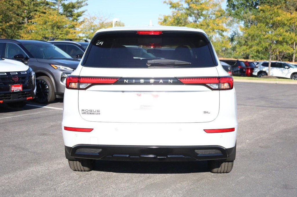 Nissan Rogue Plug-In Hybrid Vehicle Full-screen Gallery Image 6