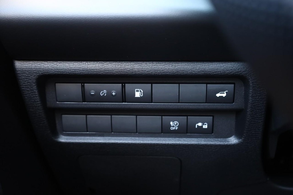 Nissan Rogue Plug-In Hybrid Vehicle Full-screen Gallery Image 21