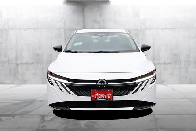 Nissan Sentra Vehicle Full-screen Gallery Image 4