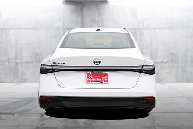 Nissan Sentra Vehicle Full-screen Gallery Image 6