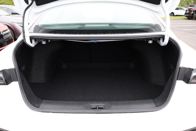 Nissan Sentra Vehicle Full-screen Gallery Image 7