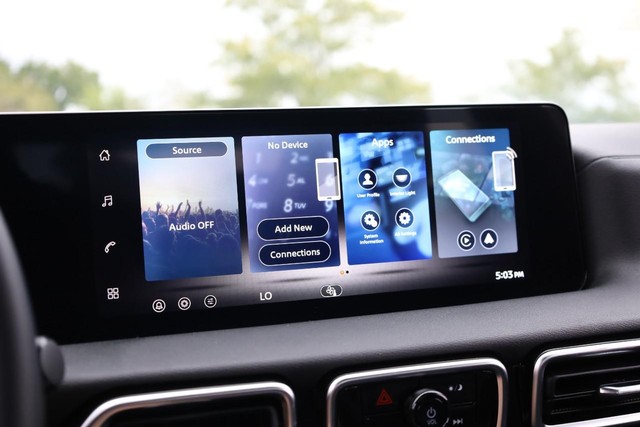 Nissan Sentra Vehicle Full-screen Gallery Image 11