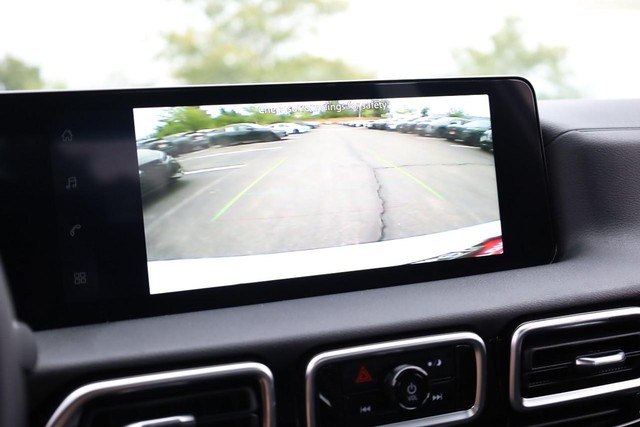 Nissan Sentra Vehicle Full-screen Gallery Image 12