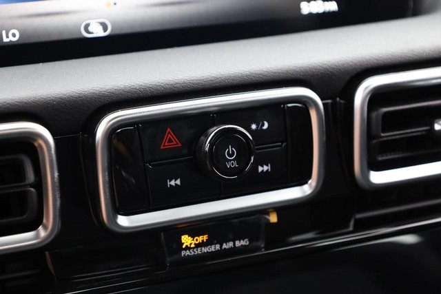 Nissan Sentra Vehicle Full-screen Gallery Image 13
