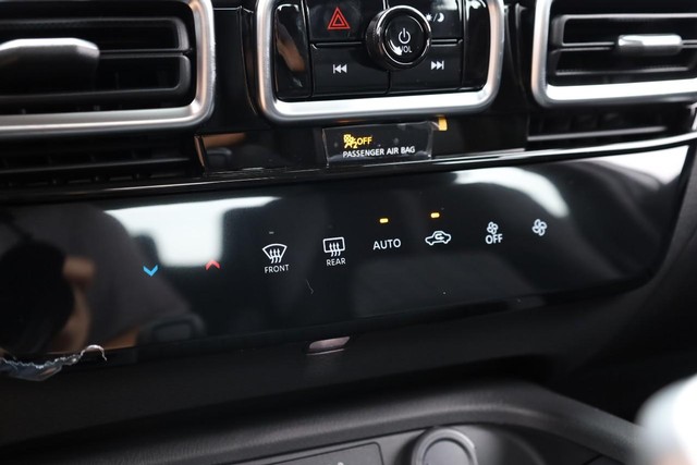Nissan Sentra Vehicle Full-screen Gallery Image 14