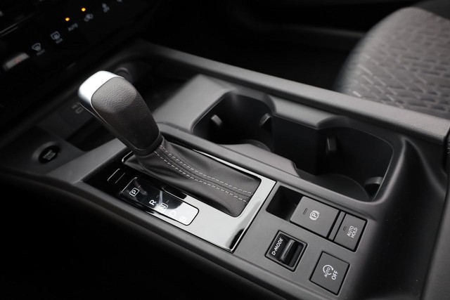 Nissan Sentra Vehicle Full-screen Gallery Image 16