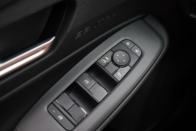 Nissan Sentra Vehicle Full-screen Gallery Image 18
