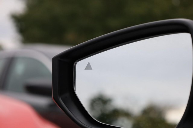 Nissan Sentra Vehicle Full-screen Gallery Image 20