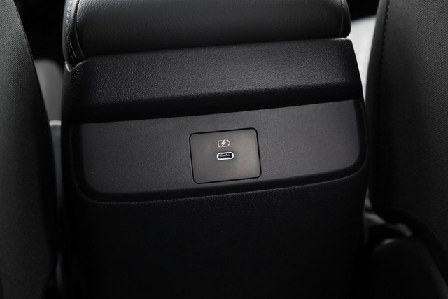 Nissan Sentra Vehicle Full-screen Gallery Image 22