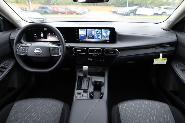 Nissan Sentra Vehicle Full-screen Gallery Image 23