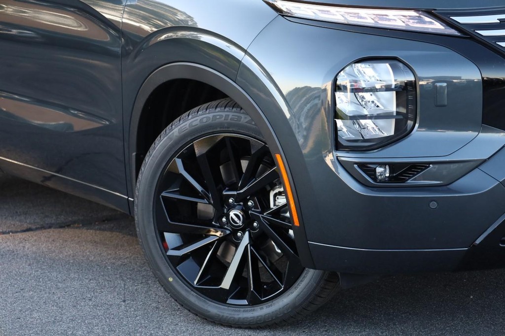 Nissan Rogue Plug-In Hybrid Vehicle Image 03