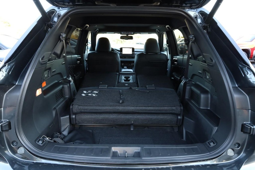 Nissan Rogue Plug-In Hybrid Vehicle Image 08