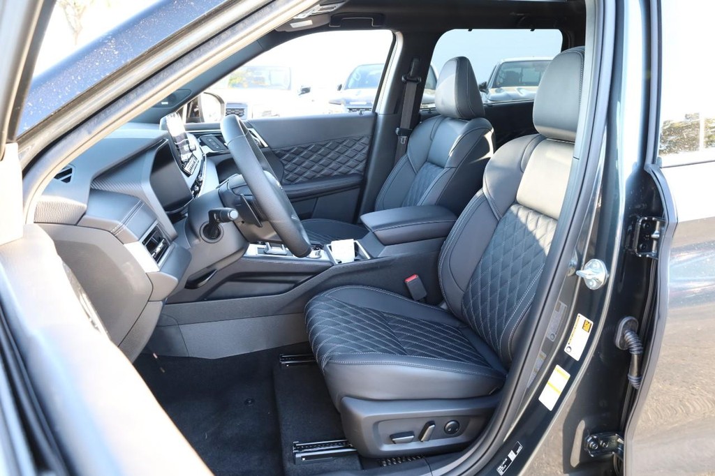 Nissan Rogue Plug-In Hybrid Vehicle Image 09
