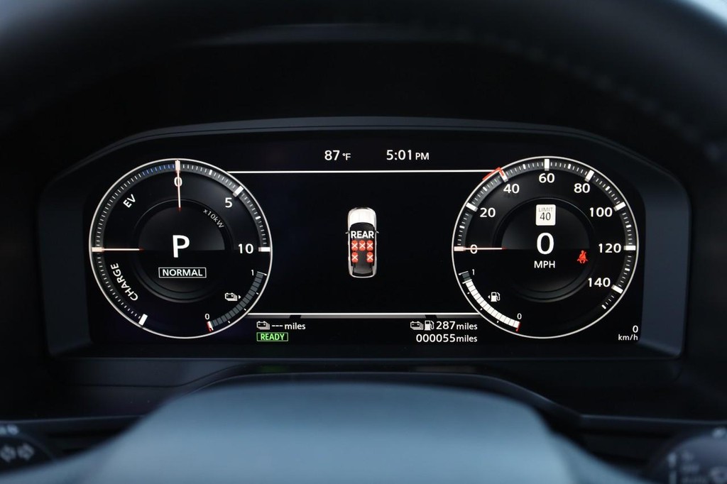 Nissan Rogue Plug-In Hybrid Vehicle Image 13