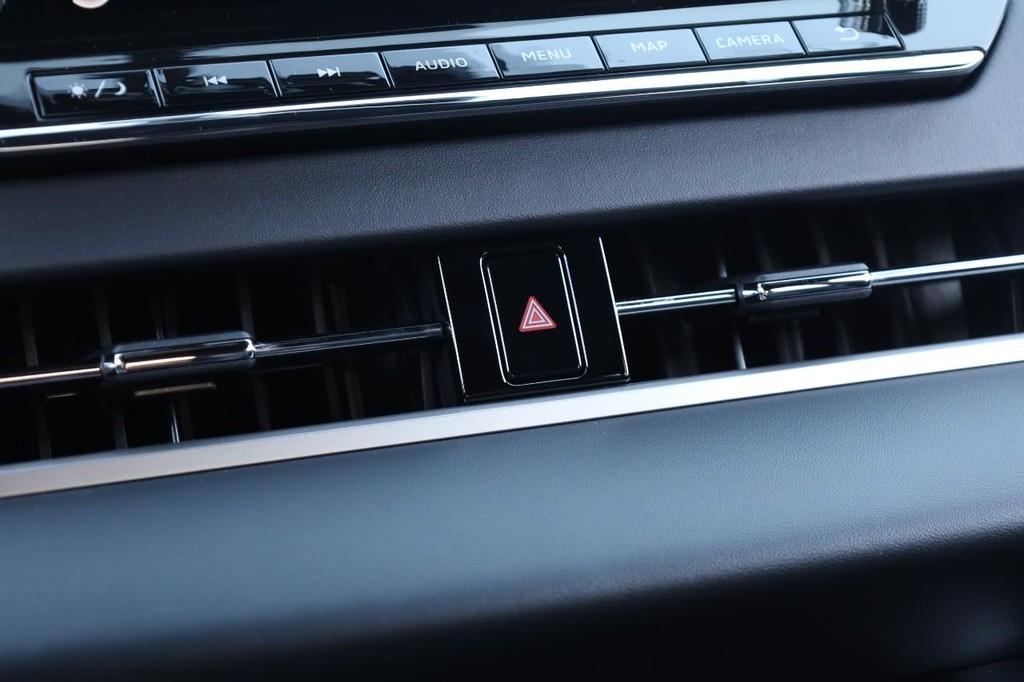 Nissan Rogue Plug-In Hybrid Vehicle Image 17