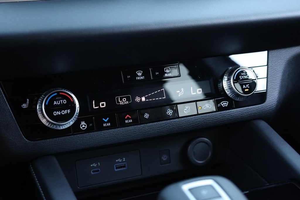 Nissan Rogue Plug-In Hybrid Vehicle Image 18