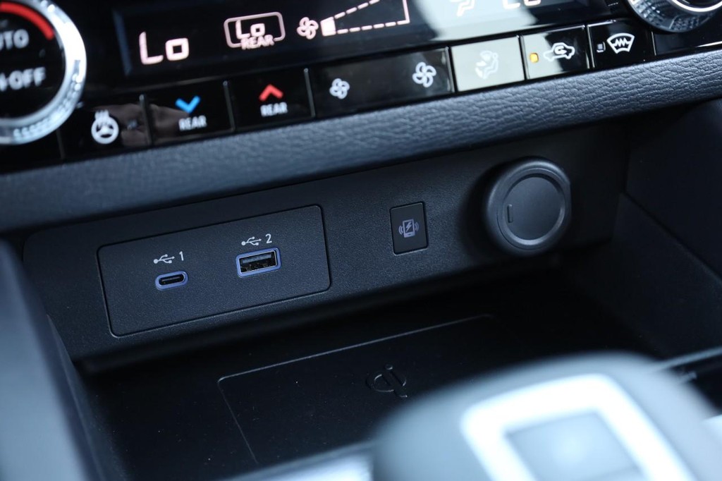 Nissan Rogue Plug-In Hybrid Vehicle Image 19