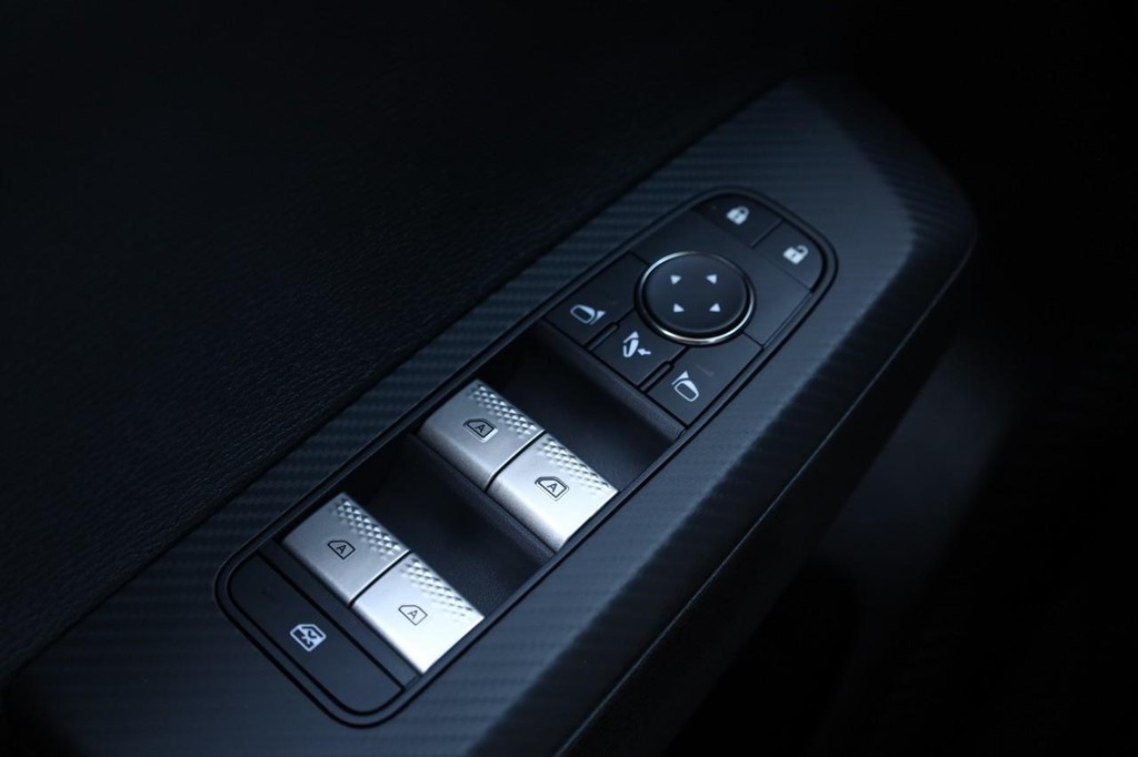 Nissan Rogue Plug-In Hybrid Vehicle Image 22