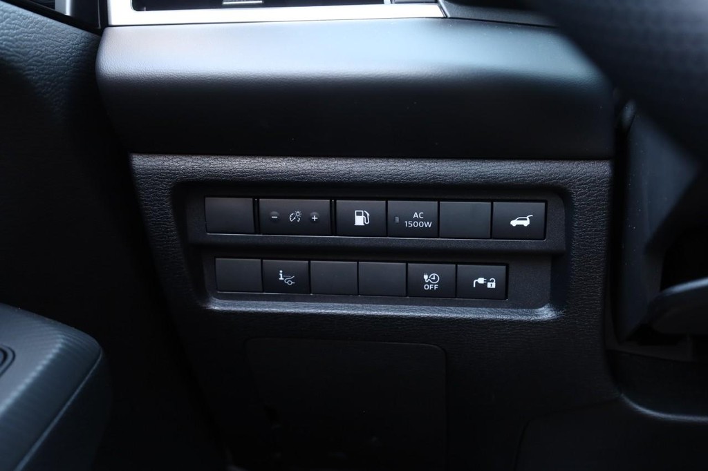Nissan Rogue Plug-In Hybrid Vehicle Image 24