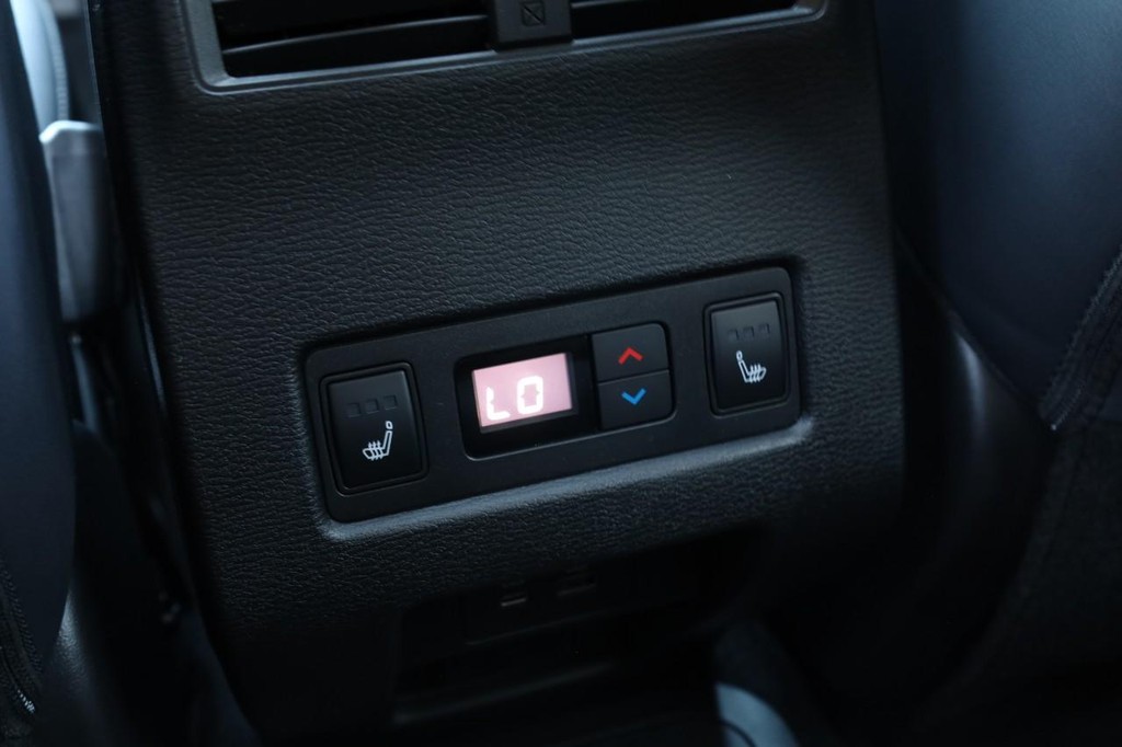 Nissan Rogue Plug-In Hybrid Vehicle Image 28