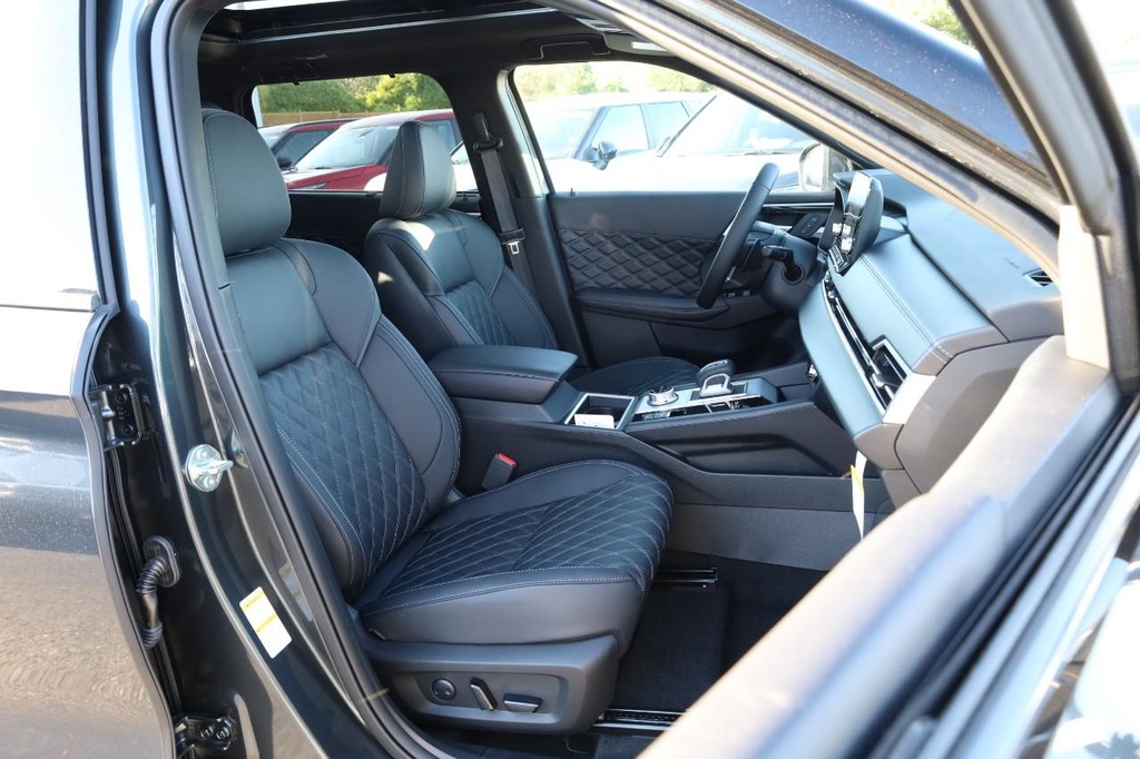 Nissan Rogue Plug-In Hybrid Vehicle Image 31