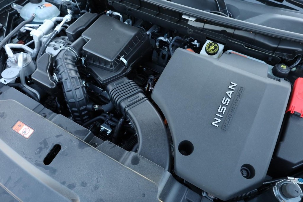 Nissan Rogue Plug-In Hybrid Vehicle Image 32