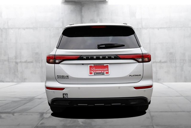 Nissan Rogue Plug-In Hybrid Vehicle Full-screen Gallery Image 6