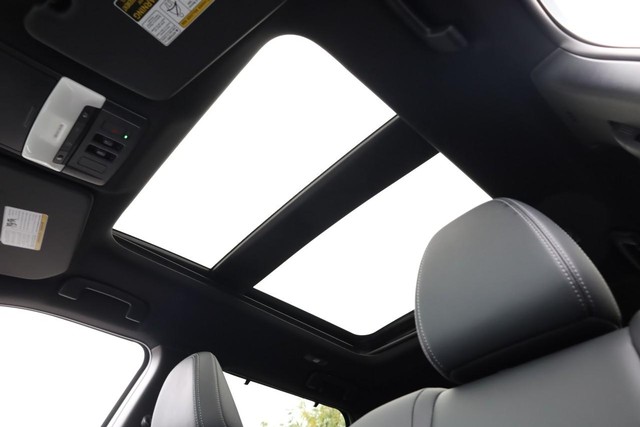 Nissan Rogue Plug-In Hybrid Vehicle Full-screen Gallery Image 10