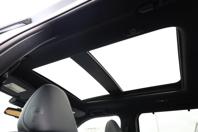 Nissan Rogue Plug-In Hybrid Vehicle Full-screen Gallery Image 11