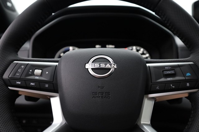 Nissan Rogue Plug-In Hybrid Vehicle Full-screen Gallery Image 12