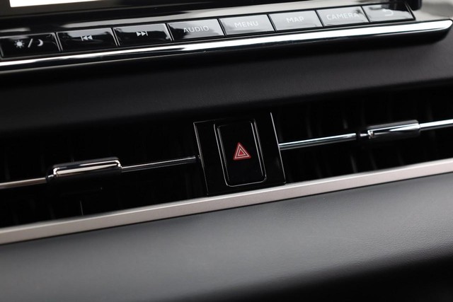 Nissan Rogue Plug-In Hybrid Vehicle Full-screen Gallery Image 17