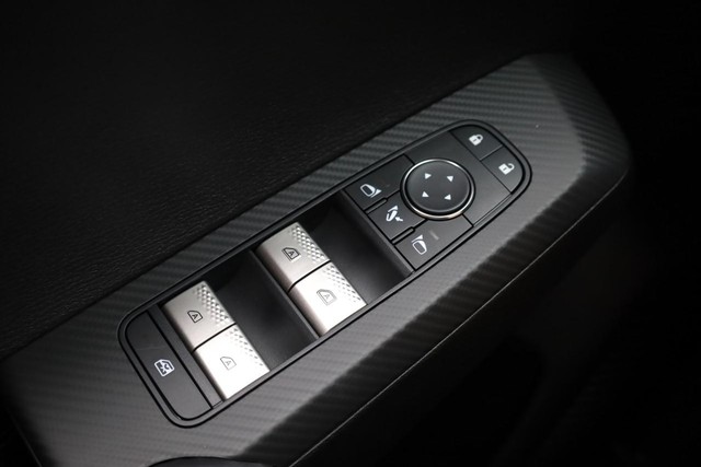 Nissan Rogue Plug-In Hybrid Vehicle Full-screen Gallery Image 22