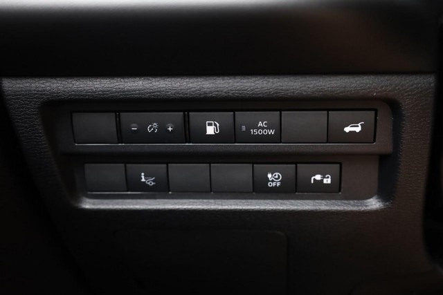 Nissan Rogue Plug-In Hybrid Vehicle Full-screen Gallery Image 24