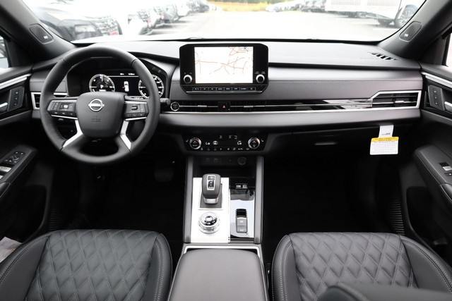 Nissan Rogue Plug-In Hybrid Vehicle Full-screen Gallery Image 29