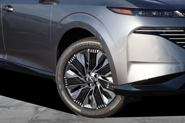 Nissan Murano Vehicle Full-screen Gallery Image 3