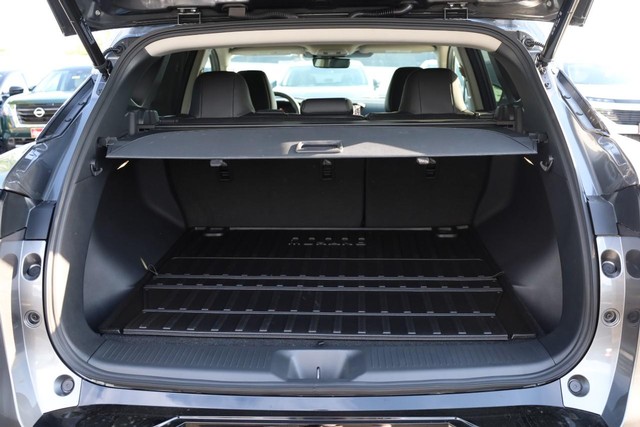 Nissan Murano Vehicle Full-screen Gallery Image 7