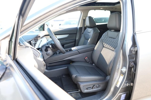 Nissan Murano Vehicle Full-screen Gallery Image 9
