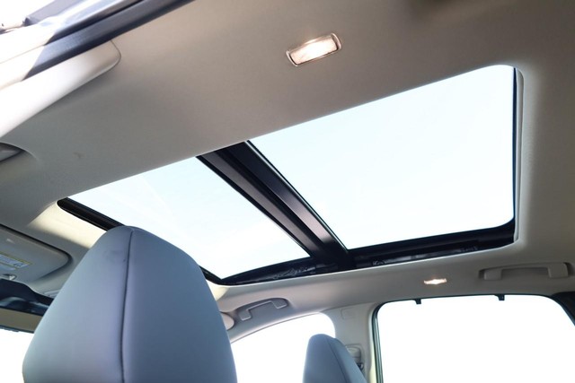 Nissan Murano Vehicle Full-screen Gallery Image 11