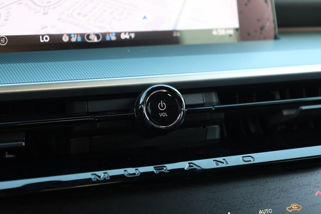 Nissan Murano Vehicle Full-screen Gallery Image 17