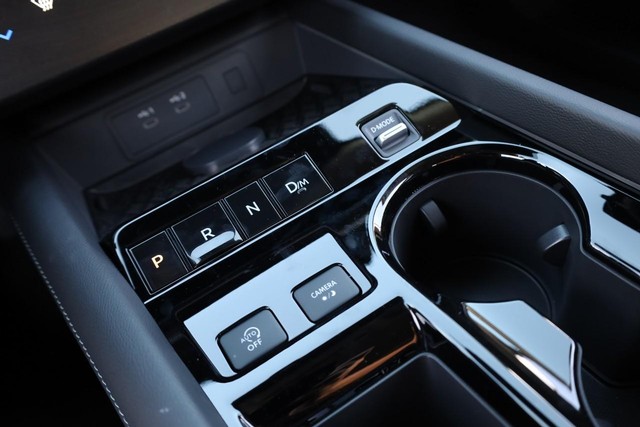 Nissan Murano Vehicle Full-screen Gallery Image 20