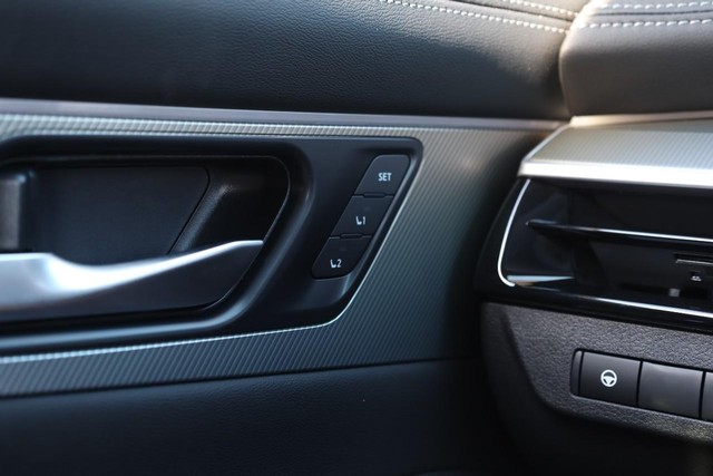 Nissan Murano Vehicle Full-screen Gallery Image 23