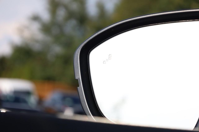 Nissan Murano Vehicle Full-screen Gallery Image 25