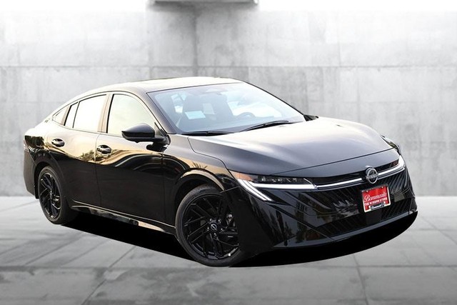 Nissan Sentra Vehicle Full-screen Gallery Image 2