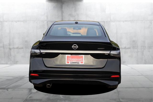 Nissan Sentra Vehicle Full-screen Gallery Image 6