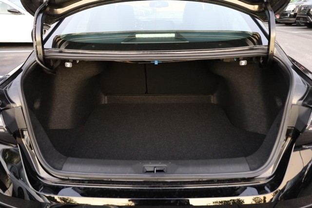 Nissan Sentra Vehicle Full-screen Gallery Image 7