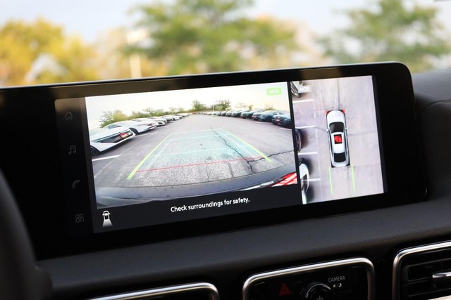 Nissan Sentra Vehicle Full-screen Gallery Image 13