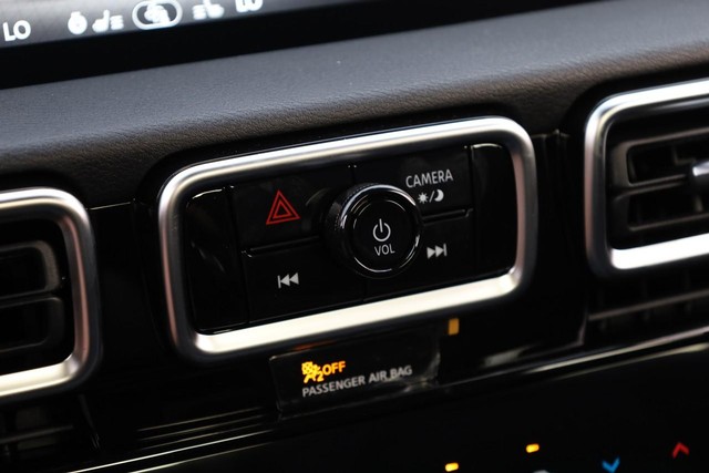 Nissan Sentra Vehicle Full-screen Gallery Image 14