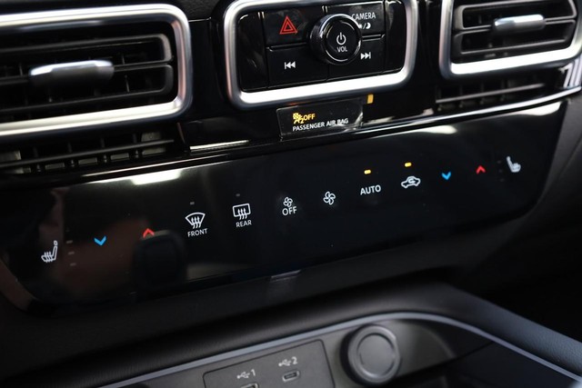 Nissan Sentra Vehicle Full-screen Gallery Image 15