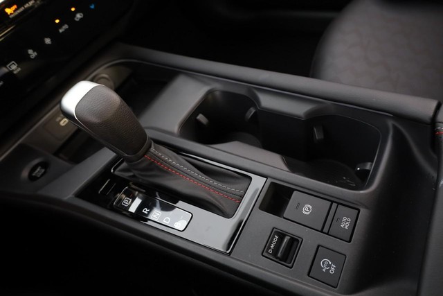 Nissan Sentra Vehicle Full-screen Gallery Image 17